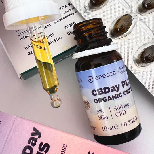 Guida completa sul CBD: effetti, proprietà, assunzione e controindicazioni